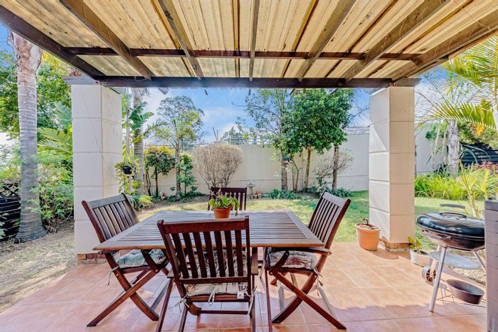 For Sale: Apartment in Paulshof with garden, 2 bedrooms, pools, 24-hour security.