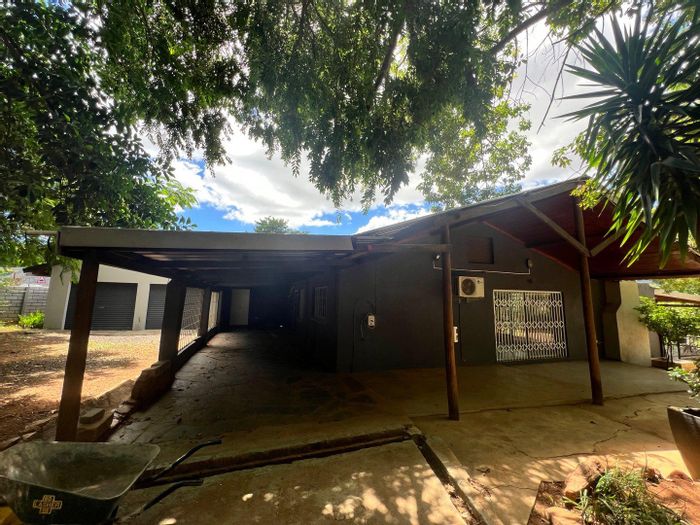 Spacious Ohrigstad Central House with Pool, Garden, and Entertaining Areas For Sale!