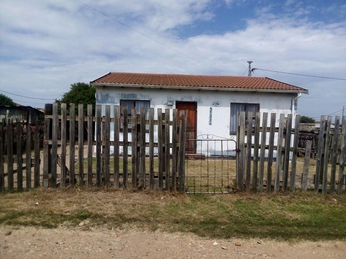 Property #2228022, House for sale in Soweto On Sea