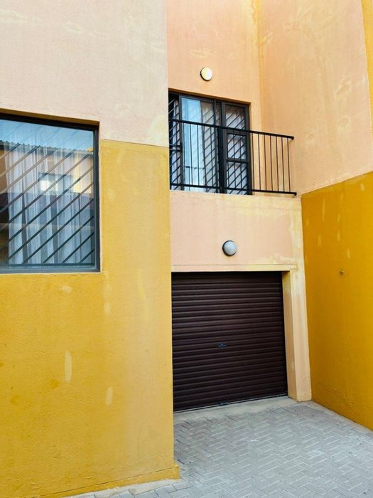 For Sale: Townhouse in Otjomuise with 3 bedrooms, garage, and courtyard.