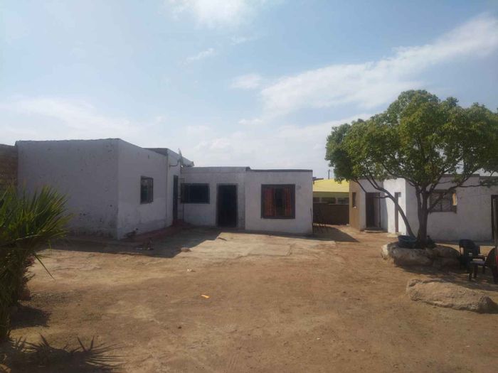 Versatile House For Sale in Mabopane: 5 Bedrooms, Spaza Shop Income, Staff Quarters.