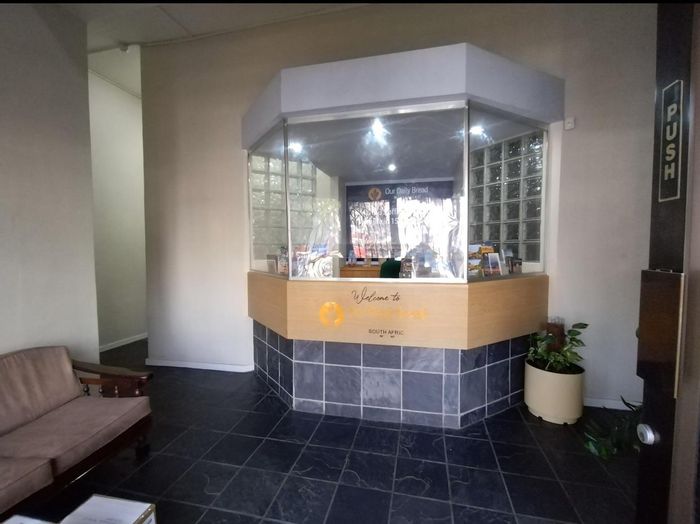 Office To Rent in Durban Central: Private offices, boardroom, kitchen, parking, security.