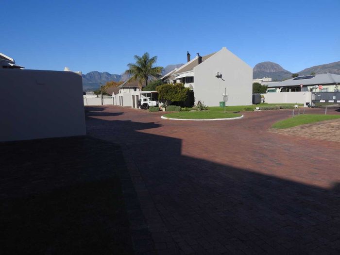 Property #2149132, Townhouse for sale in Lemoenkloof