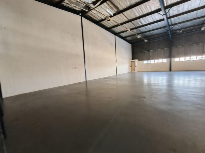 Industrial Warehouse To Rent in Westmead: Fenced, truck-friendly, with office space.