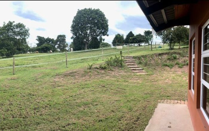 Cottage To Rent in Drummond: Equestrian estate, stabling, eco-friendly features, fenced garden.