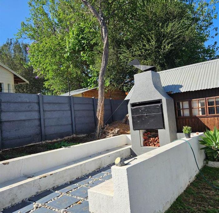 Charming Bryanston West Cottage To Rent with garden, parking, and privacy features.