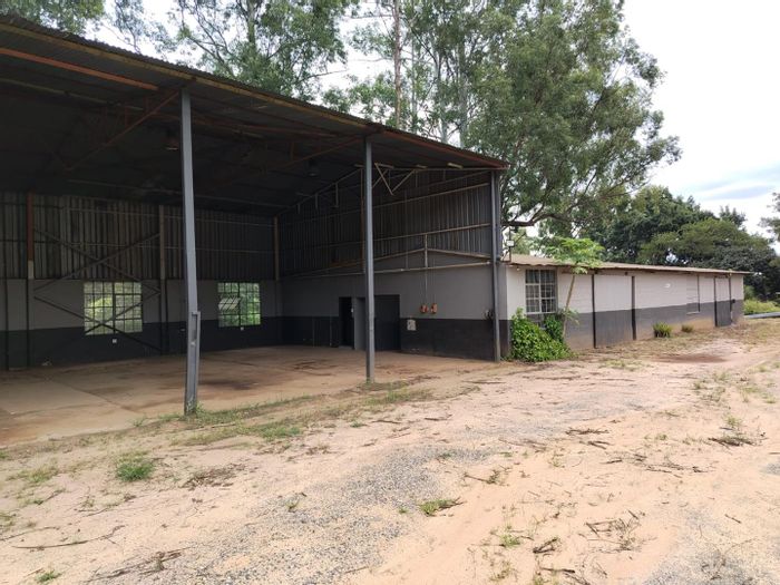 Industrial property in Stonehenge to rent, includes yard space and security.