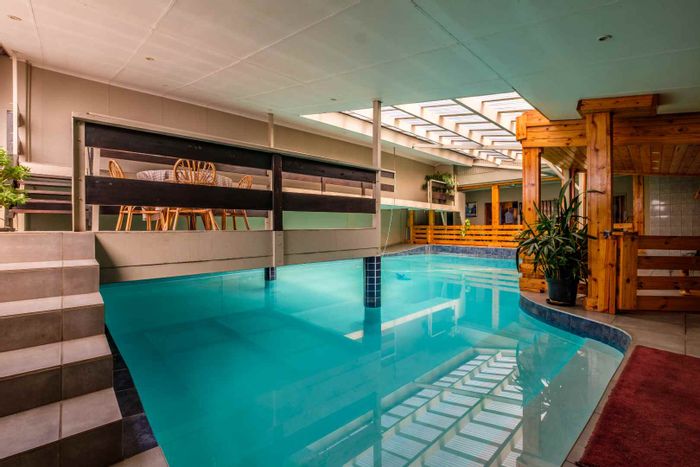 Unique investment opportunity: Two houses, indoor pool, 13 bedrooms in Rosettenville. For Sale.