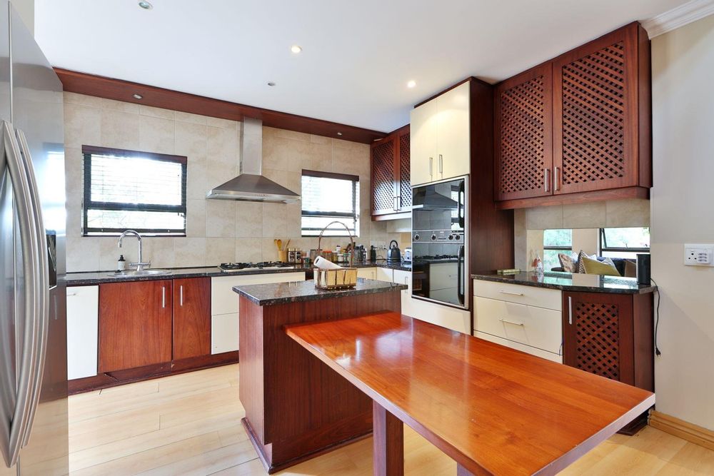 Kitchen and Kitchen Nook