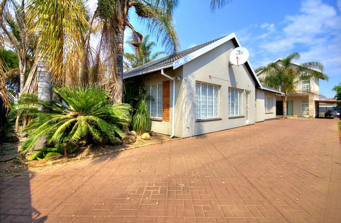 For Sale: Brackendowns House with pool, dual dwellings, and extensive entertainment spaces.