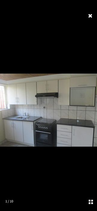 Cottage To Rent in Claremont: Bachelor unit with gas stove and geyser.