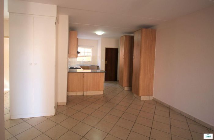 Hazeldean Apartment To Rent: 3 Beds, 2 Baths, Garage, Pet-Friendly, Security.