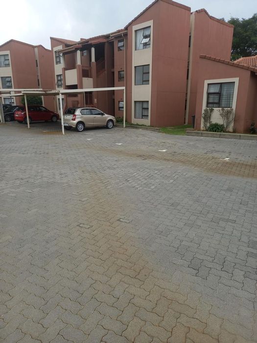 To Rent: 2-Bedroom Apartment in Winchester Hills with Pool, Balcony, and Parking.