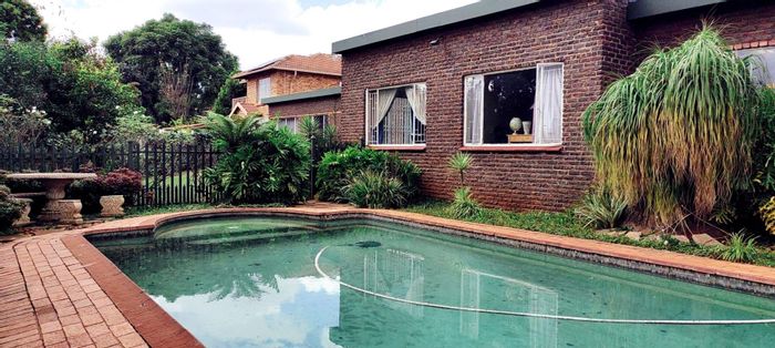 For Sale: Spacious 4-bedroom house in Wierdapark with garage and large yard.