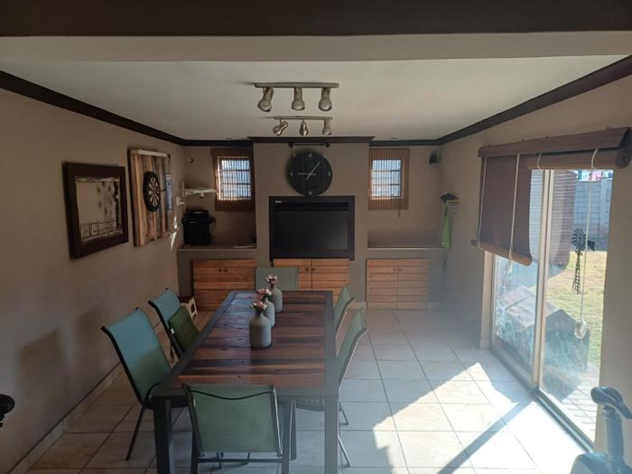 Property #2435513, House For Sale in Zwartkop