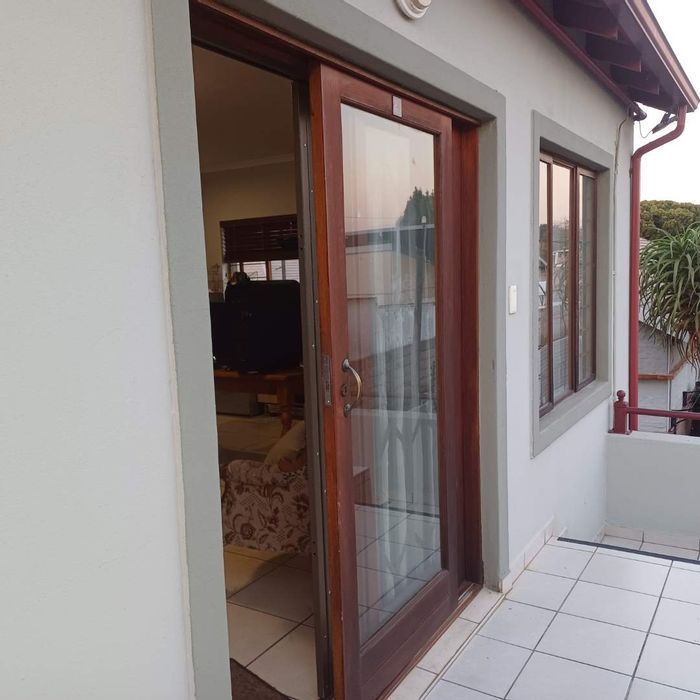 1-Bedroom Apartment For Sale in Moregloed with Garage and Secure Complex Amenities.