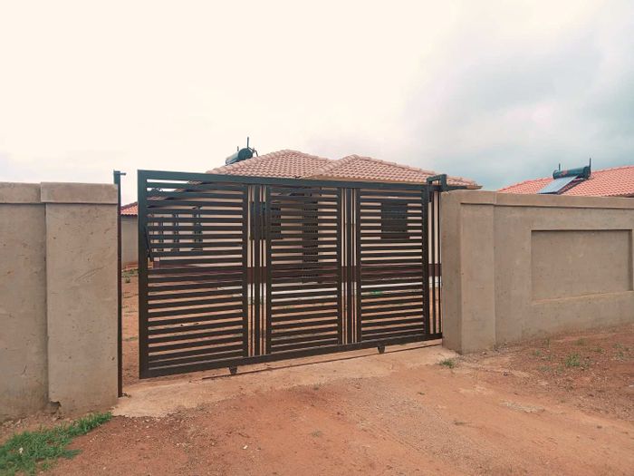 3-Bedroom House to Rent in Dawn Park with Open-Plan Living and Convenient Amenities.