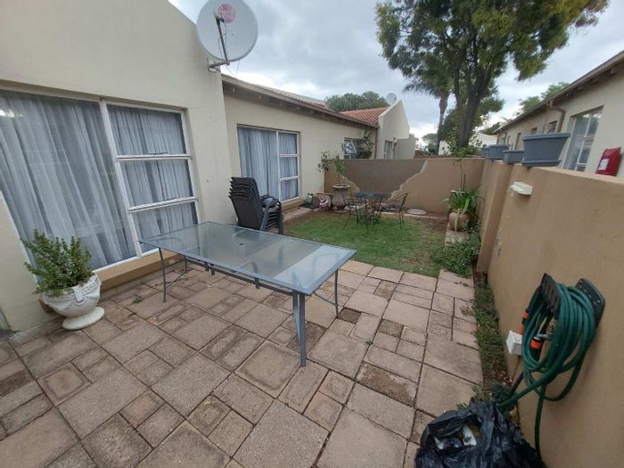 Meyersdal Townhouse To Rent: 2 Bedrooms, private garden, pool, clubhouse access.