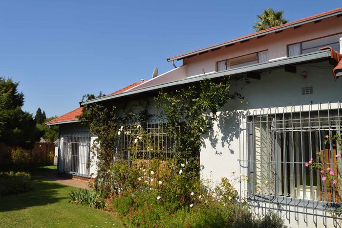 Spacious 5-bedroom house with pool, garden, and security in Brackendowns For Sale.