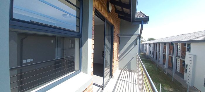For Sale: Apartment in Willow Park Manor with 2 bedrooms, pool, and clubhouse.