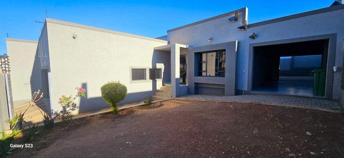 Khomasdal House For Sale: 3 bedrooms, double garage, entertainment area, spacious garden.