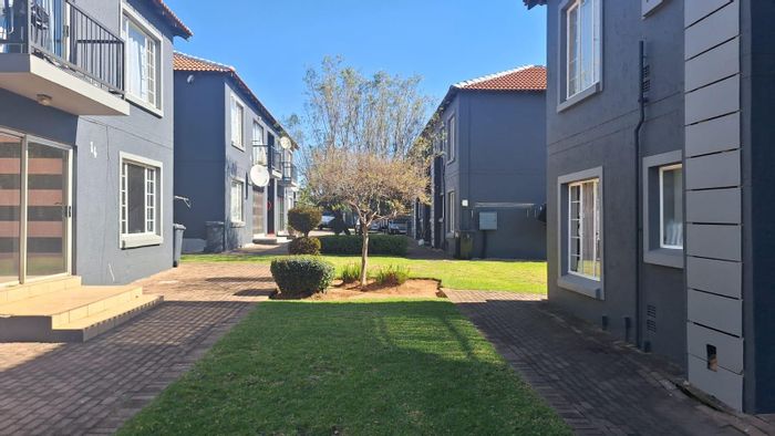 2-Bedroom Apartment To Rent in Northgate with security, parking, and patio access.