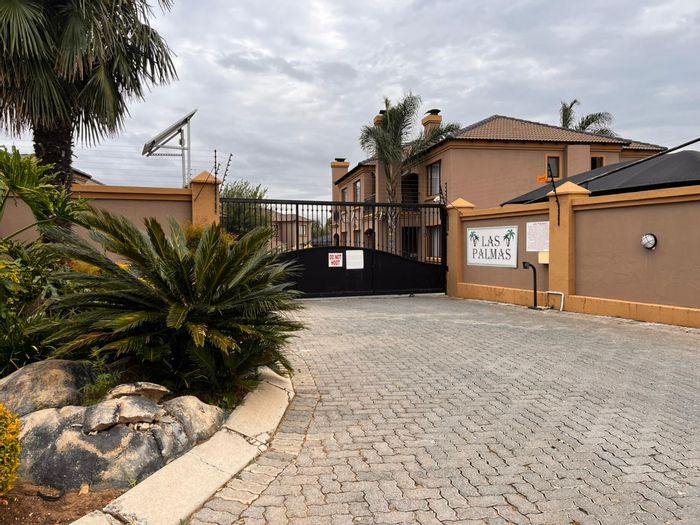 3-Bedroom Apartment To Rent in Helderwyk Estate with gym, clubhouse, and security.