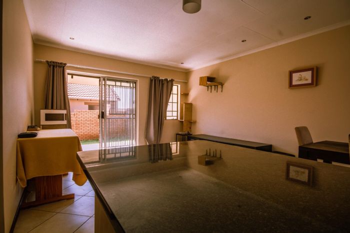 Property #2156295, Townhouse for sale in Mooikloof Ridge