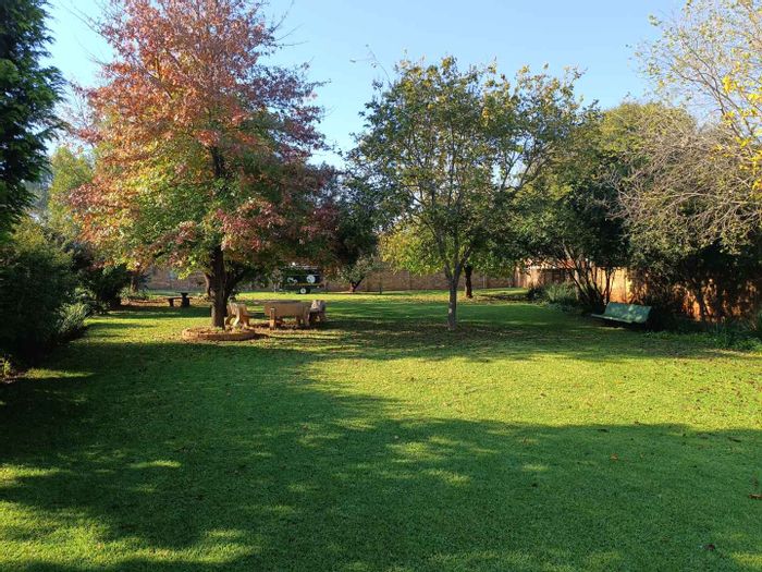Die Hoewes Townhouse For Sale: 2 Bedrooms, large garden, garage, no transfer duty.
