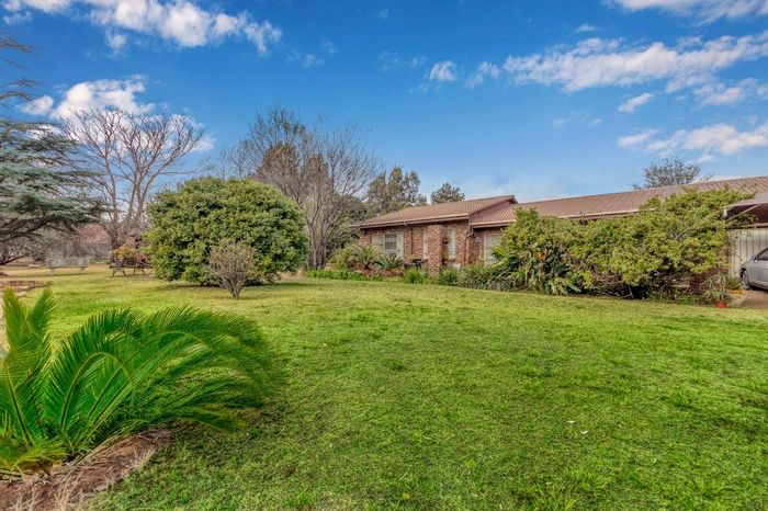 Glen Austin Small Holding For Sale: Spacious home, pool, lapa, and staff quarters.