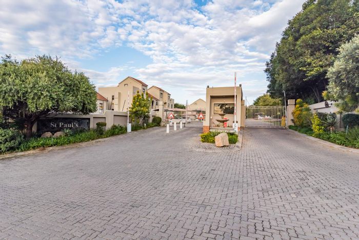 Property #2400172, Townhouse For Sale in Paulshof