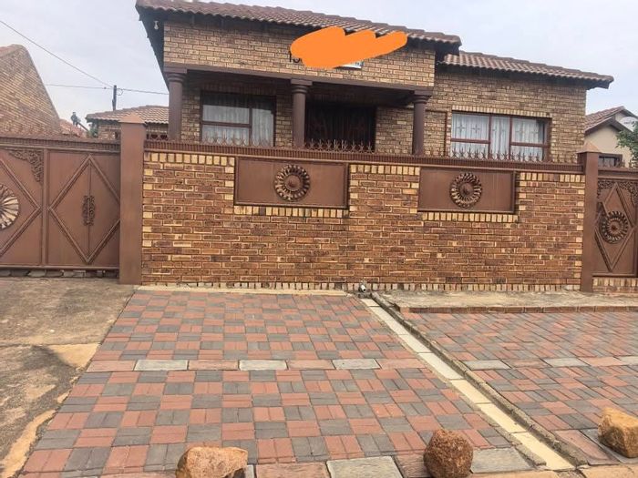 3-Bedroom house for sale in Soshanguve Ext with garage and secure yard.