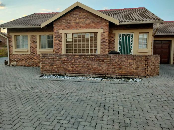 Property #2053512, Townhouse rental monthly in Greenstone Hill