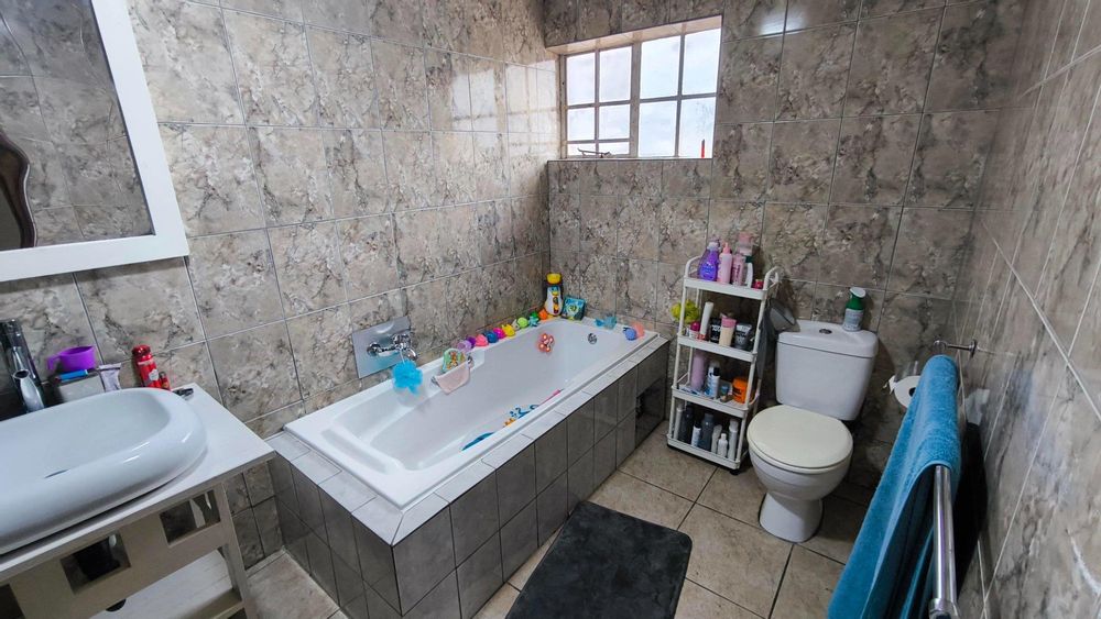 Granny Flat 1 - bathroom 2