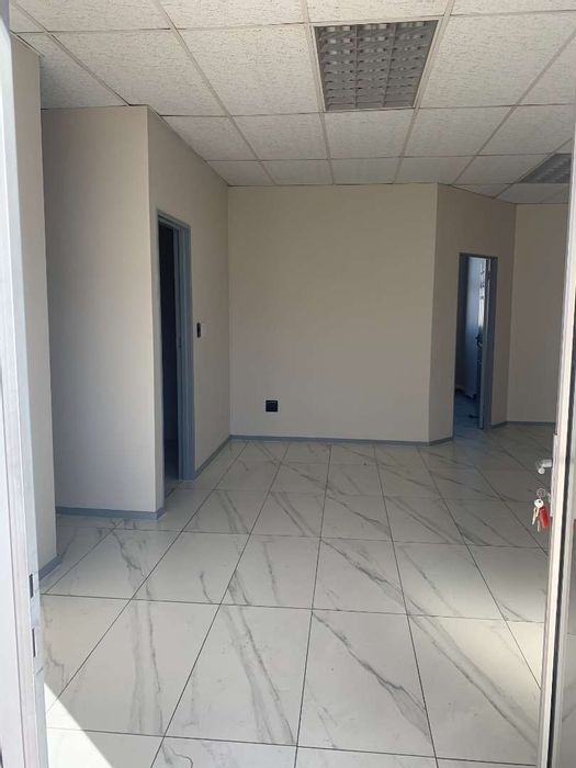 To Rent: Office in Montague Gardens with 24-hour security, parking, and kitchen.