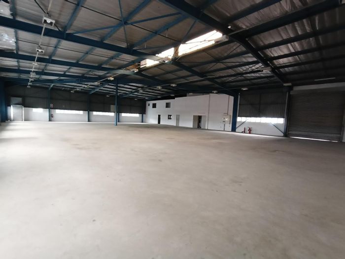 Industrial unit in Westmead to rent: large warehouse, 24hr security, easy highway access.