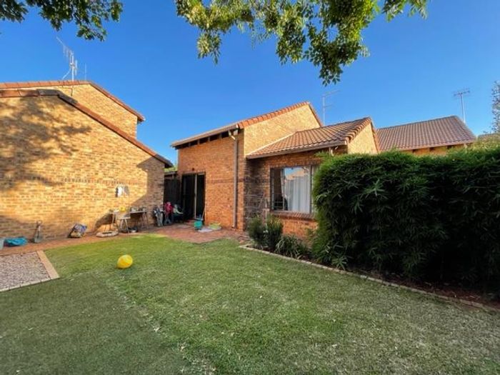Property #2094373, Townhouse pending sale in Highveld