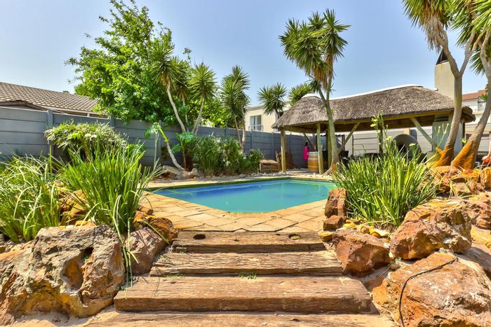 Milnerton Ridge House For Sale: Open plan living, indoor braai, pool, Lapa.