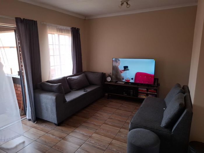 To Rent: Apartment in Mooikloof Ridge with 2 bedrooms, balcony, and estate amenities.