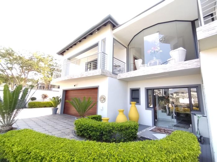 For Sale: House in Elawini Lifestyle Estate with 6 en-suite bedrooms, solar power.