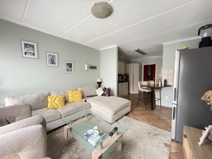 Terenure Apartment To Rent: 2 bedrooms, garden, open-plan living, prepaid utilities.