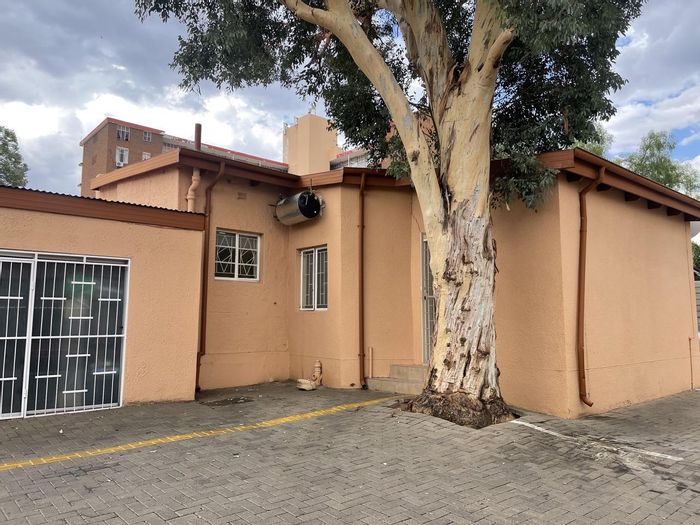 Property #2087326, House pending sale in Windhoek Cbd