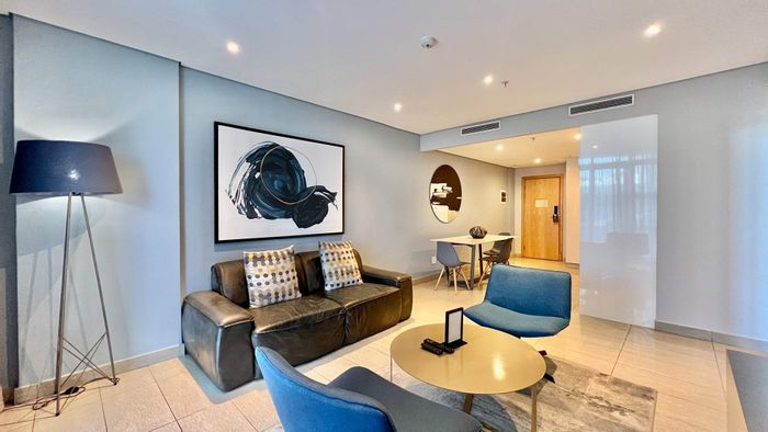 Umhlanga Rocks Central Apartment To Rent: 2 Beds, Sea Views, Pool, Secure Parking.