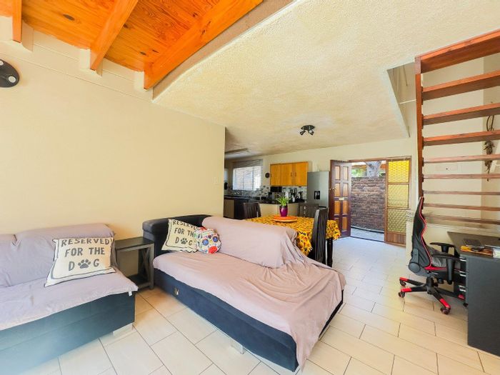 Property #2404632, Townhouse For Sale in Garsfontein