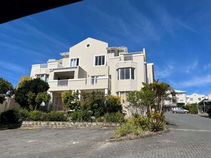 For Sale: 2-Bedroom Apartment in Beacon Bay with Pool, Security, and Parking.