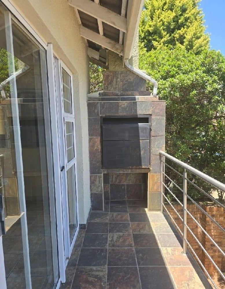 Flat- braai on balcony 