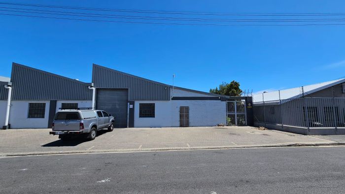 Industrial space to rent in Parow East with large roller door and offices.