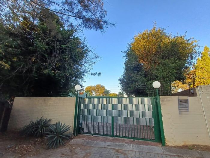 Property #2237449, Cottage rental monthly in Johannesburg North