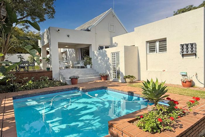 Fourways House For Sale: 4 beds, pool, garden, garage, and eco-friendly features.