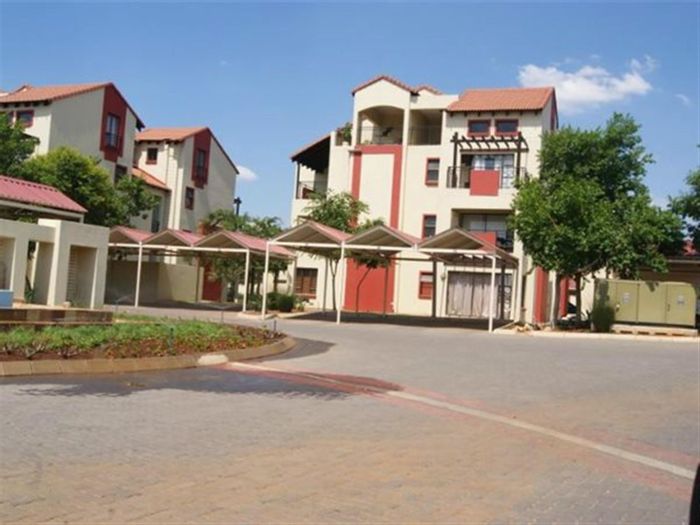 Silver Lakes Apartment To Rent: 1 Bath, pool, 24h security, easy road access.